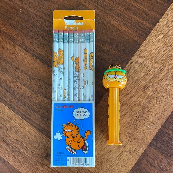 GARFIELD LOVERS VINTAGE 1978 GARFIELD PENCILS AND BONUS GARFIELD PEZ DISPENSER!! - Picture 1 of 6
